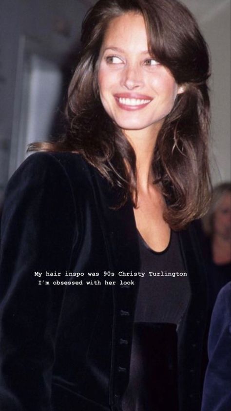 90s Model Hairstyles, 90s Model Short Hair, Christy Turlington 90s Hair, Christy Turlington Bangs, Bombshell Hair Short, 90s Model Haircut, 90s Brunette Hair, 90s Supermodel Haircut, Christy Turlington Hair