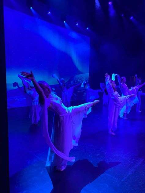 Praise Dance Aesthetic, Praise Dance Outfits, Prophetic Dance, Dancing With Jesus, Dance Photo Shoot, Worship Dance, Dream Jobs, Praise Dance, Dancing Aesthetic