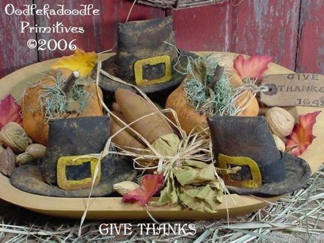 Thanksgiving Paper, Pilgrim Hat, Turkey Time, Primitive Patterns, Fall Sewing, Primitive Fall, Primitive Halloween, Halloween Mummy, Fall Patterns