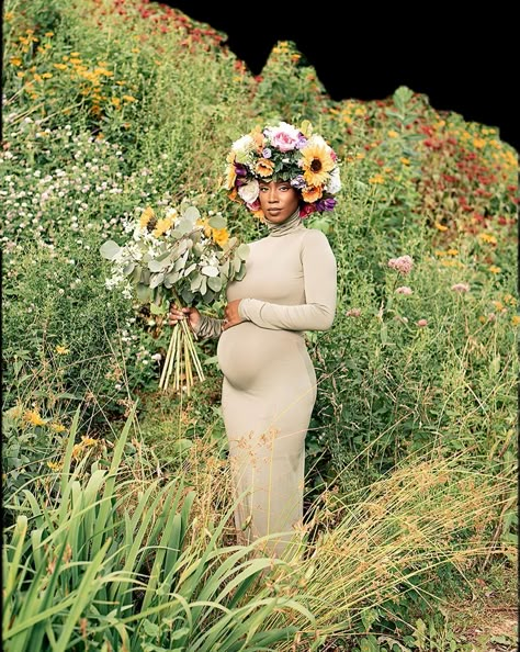 Unique Maternity Shoot Ideas Fun, Earthy Maternity Shoot, Mother Nature Maternity Shoot, Pregnancy Shoot Black Women, Pregnancy Photoshoot Black Women, Earthy Maternity Photos, Nature Maternity Shoot, Mother Nature Photoshoot, Creative Maternity Shoot Ideas