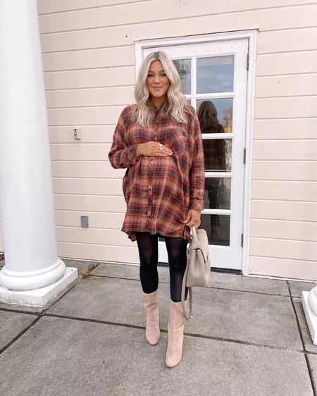 Maternity Outfits For Concert, Fall Bump Style, Christmas Maternity Outfits, Maternity Fits, Bump Outfits, Medium Boots, Pregnacy Fashion, Thanksgiving Style, Prego Outfits