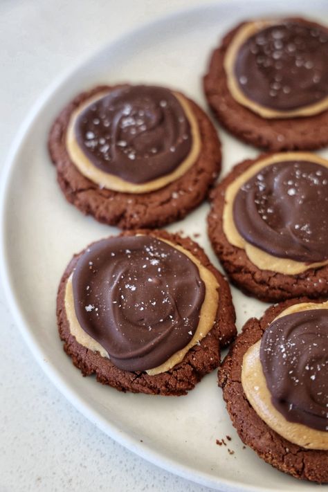 Vegan Buckeye Cookies (Crumbl Copycat, Gluten-free) Vegan Sticky Buns, Crumbl Copycat, Peanut Butter Buckeyes, Cookie Dough Ingredients, Flax Eggs, Cookie Brownie Recipe, Crumbl Cookies, Cookies Vegan, Peanut Butter Filling