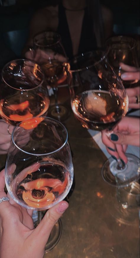 Rose Wine Aesthetic, Night Out Nails, Wine Aesthetic, Wine Rose, Eating Food Funny, Wine White, Girls Night Party, Cute Christmas Wallpaper, Chill Photos