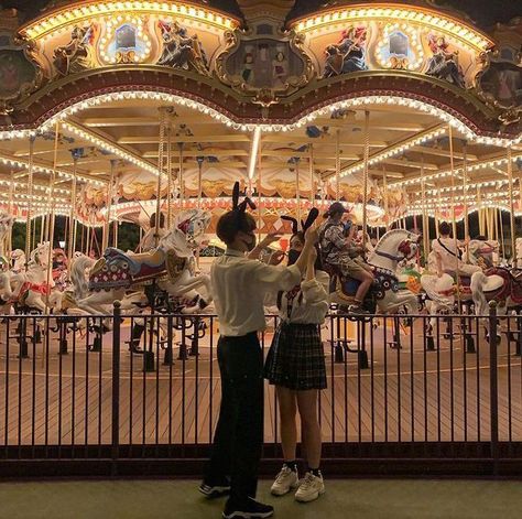 Me And My Bf, Lotte World, Dream Date, 사진 촬영 포즈, Disney Friends, Boy Best Friend, My Bf, Ulzzang Couple, Disney Photos