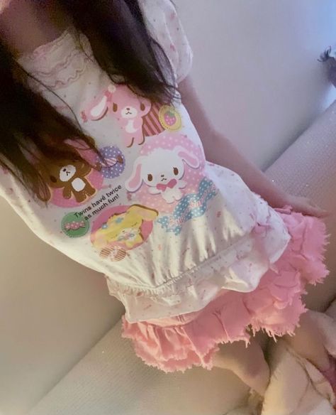 ♡ tyga ♡ on Instagram: “new shirt!!! luv it !! Σ（・□・；） #webcore #abdandonedcore #creepycute #sickcute #yanderecore #dreamcore #creepybedroom #vocaloid #miku…” Kawaii Outfit Ideas, Hat Aesthetic, Lolita Outfits, Kawaii Fashion Outfits, J Fashion, Kawaii Clothes, Harajuku Fashion, Dream Clothes, Photo Inspo