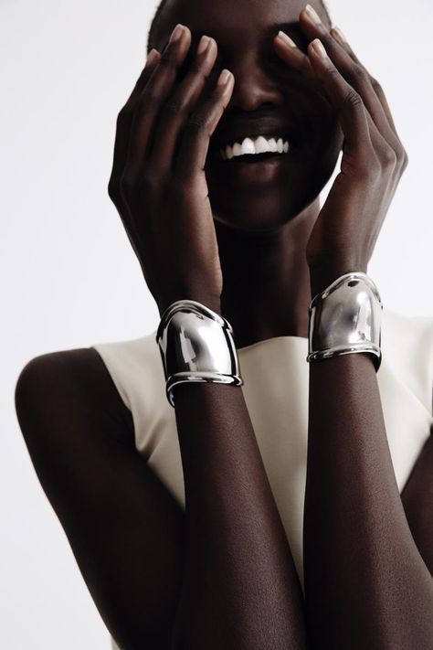 Tiffany & Co. 2015 (Tiffany & Co.) Jewellery Fashion Shoot, Expensive Fashion, Jewelry Product Shots, Alien Costume, Jewelry Editorial, African Models, Jewelry Photoshoot, Hair Stylists, Black Barbie