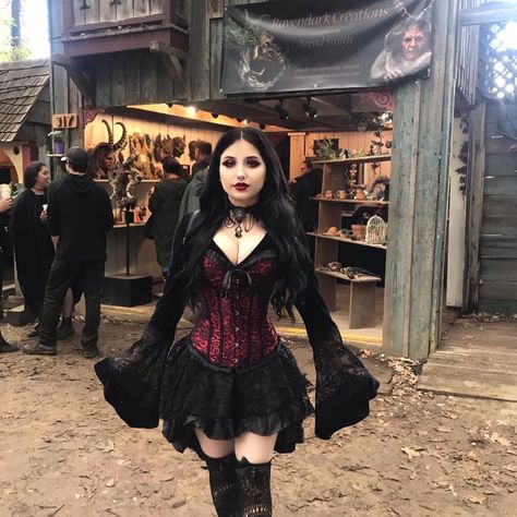 Vampire Halloween Costume, Costume Carnaval, Vampire Clothes, Hot Halloween Outfits, Halloween Costume Outfits, Fantasias Halloween, Swaggy Outfits, Gothic Outfits, Goth Outfits