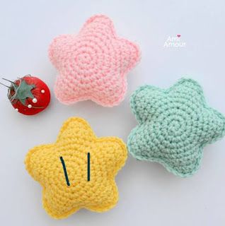 Crochet Amigurumi Star, Crochet Mini Star, Pokeball Crochet Pattern, Amigurumi Star, Crochet Challenge, Mario Crochet, Crochet Star Patterns, Pokemon Crochet Pattern, Star Keychain