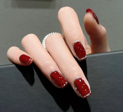 Red And Silver Short Nails, Classy Holiday Nails Simple, Red Nails With Silver Glitter, Red Press On Nails, Paris Nails, Glitter Tip Nails, Nails Short Square, Nails Glossy, Press On Nails Short