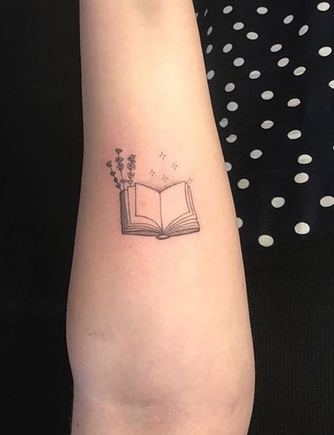 Small Book Tattoo, Open Book Tattoo, Book Inspired Tattoos, Book Lover Tattoo, Bookish Tattoos, Minimalist Book, Tattoos For Lovers, Tattoos Geometric, Cool Small Tattoos