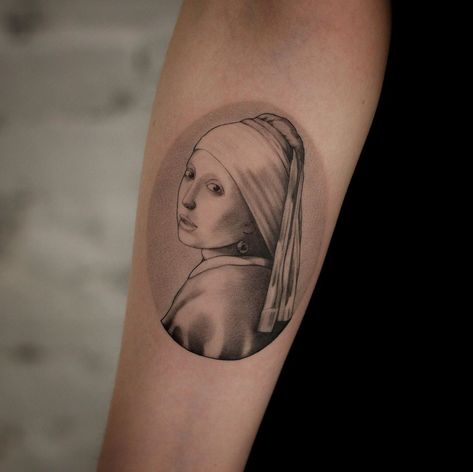 ТИН on Instagram: “Jan Vermeer, Girl with a Pearl Earring 1665 done at @kottattoo.studio  #lineworktattoo #dotworktattoo #portraittattoo #thinlinetattoo…” Jan Vermeer, Girl With A Pearl Earring, Line Work Tattoo, Dot Work Tattoo, Pearl Earring, Tattoo Ideas Design, Angel Tattoo Men, Armband Tattoo, Big Tattoo