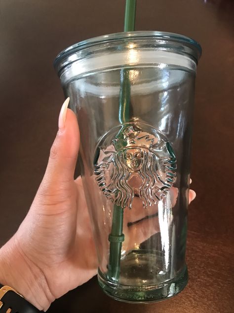 Starbucks Glass Tumbler, Glass Starbucks Cup, Starbucks Glass Cup, Coffee Frappuccino, Beach Wall Collage, How To Order Starbucks, Starbucks Logo, Pretty Mugs, Iced Latte