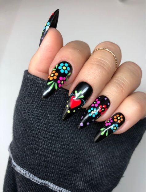 Latino Inspired Nails, Nails Mexican, Mexican Nails, Holloween Nails, Nails Floral, Skull Nails, Classy Acrylic Nails, Inspired Nails, Cultural Celebration