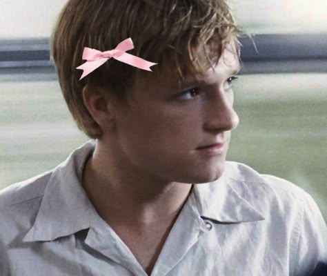 josh hutcherson, joshhutcherson, jhutch, Josh Hutcherson pfp Josh Core, Hunger Games Josh Hutcherson, Josh Hutcherson Pfp, Josh And Jennifer, Dear Love, Hunger Games Humor, Katniss And Peeta, Hunger Games 3, Sam Claflin