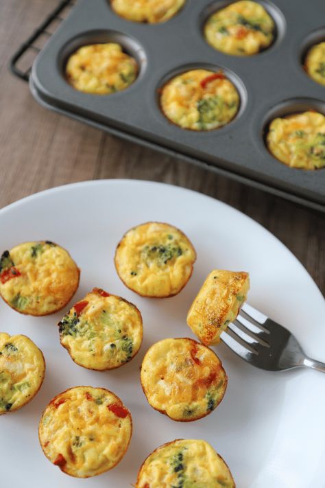 Mini Quiche Cups Quiche Recipes Muffin Tin, Quiche Mini Muffins, Quiche Recipes Mini, Mini Quiches In Muffin Tin, Mini Quiche Cups, Quiche Mini, How To Make Quiche, Vegetable Quiche Recipes, Quiche Cups