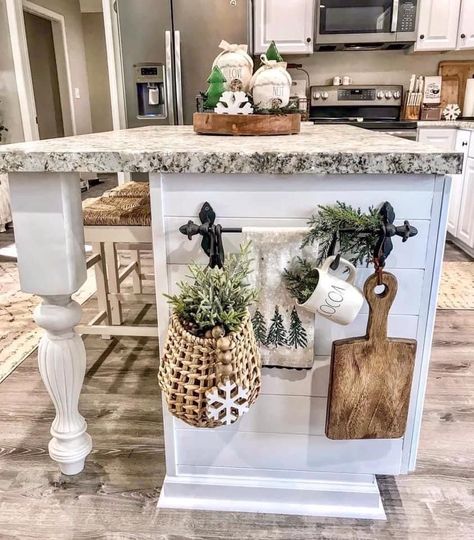 Kitchen Island Towel Bar, Home Decorating Ideas Living Room, Kitchen Island Decor, Island Decor, Farmhouse Decor Living Room, Decoration Idea, Country Farmhouse Decor, Kitchen Redo, Farmhouse Kitchen Decor