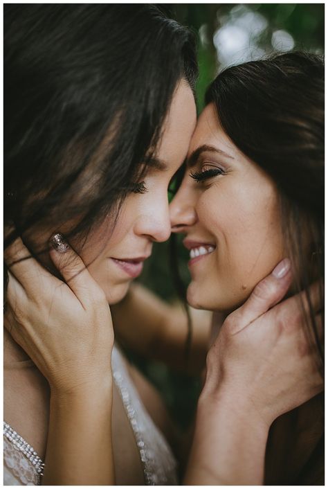 Hawaii Romantic, Boho Tropical Wedding, Lesbian Photography, Jenna Lee, Lesbian Weddings, Wedding In Hawaii, Boho Tropical, Bride Pictures, Woman Loving Woman