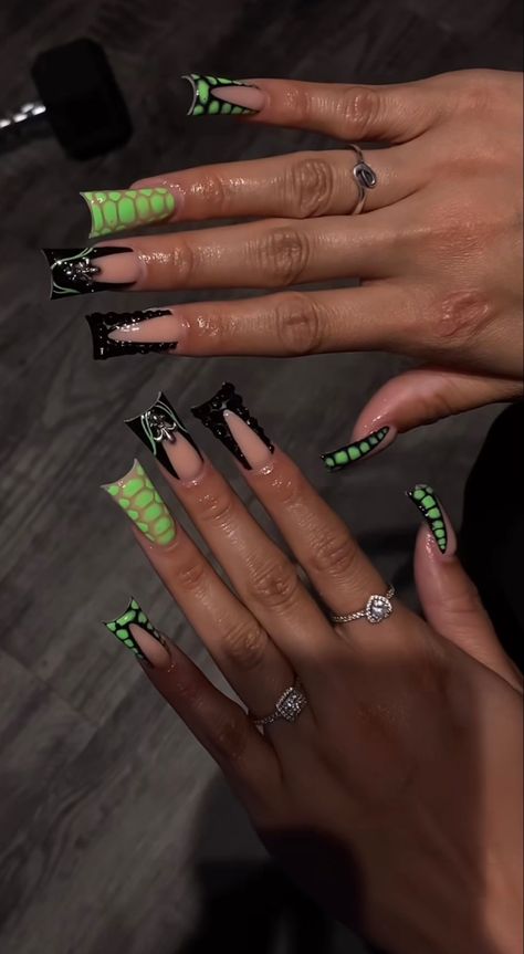 Full Croc Nails, Neon Green And Silver Nails, Croc Print Duck Nails, Like Green And Black Nails, Acrylic Nails Designs Unique, Slime Green Nails, Green And Black Nails Acrylic, Green Duck Nails, Lime Green Nail Designs