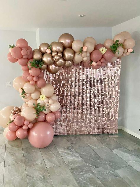 Pink Beige Gold Balloons, Rose Gold 40th Birthday Ideas, Paris Photobooth, Sweet 16 Party Decorations, 18th Birthday Decorations, Garland Birthday, Rose Gold Theme, Idee Babyshower, Simple Birthday Decorations