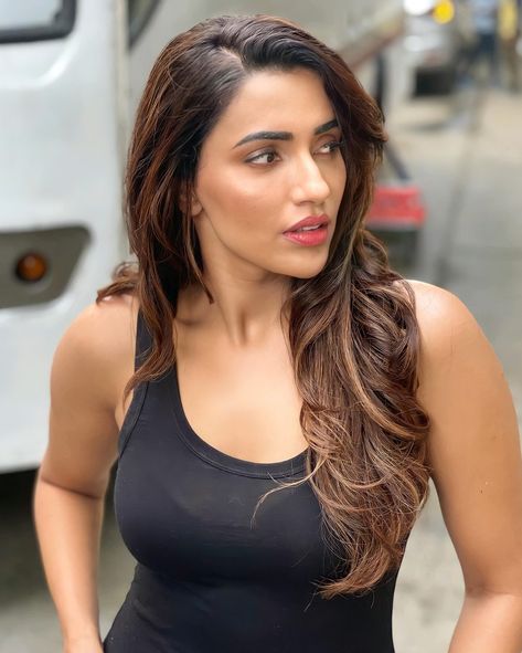 Akshara Gowda, Business Makeup, Long Top Dress, Stylish Women Fashion, Red Lace Dress, Indian Actress Hot Pics, Desi Beauty, Google Photos, Fashion Beauty