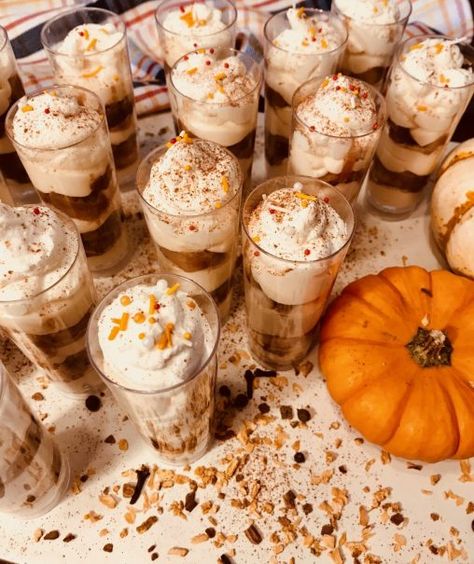 Desserts Shooters, Mini Fall Dessert, Apple Pie In A Cup, Desserts In Shot Glasses, Mini Desserts Shooters Recipes, Small Deserts, Shooters Recipes, Mini Dessert Shooters, Pie In A Cup