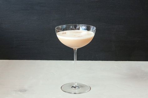 You want an amazing milk tea cocktail because you have good taste. Luckily there's the Almond Milk Tea Cocktail for you. Drink up. Almond Milk Tea, Pitcher Drinks, Spanish Coffee, Almond Tea, Tea Cocktail, Top Drinks, Tea Cocktails, Creative Cocktail, Winter Drinks