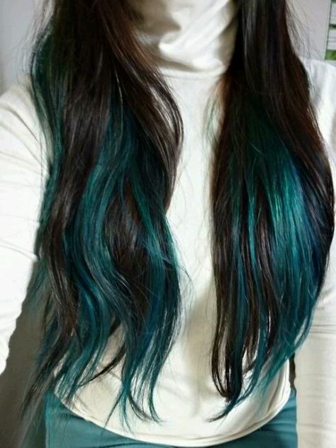 Teal Highlights! Mermaid hair! ^_^ Aqua Hair, Teal Hair, Bright Hair Colors, How To Lighten Hair, Bright Hair, Dye My Hair, Mermaid Hair, Green Hair, Purple Hair