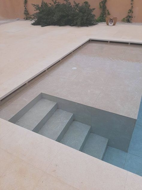 Plaster Pool, Pool Tile Ideas, Indoor Swimming Pool Design, Moderne Pools, Dream Backyard Pool, Pools Backyard Inground, Swimming Pool Architecture, Pool Water Features, Pool Steps