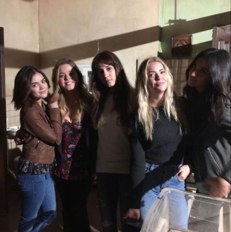 Spencer And Toby, Pretty Little Liars Cast, Sasha Pieterse, Pll Cast, Troian Bellisario, Hanna Marin, Spencer Hastings, Aria Montgomery, Shay Mitchell