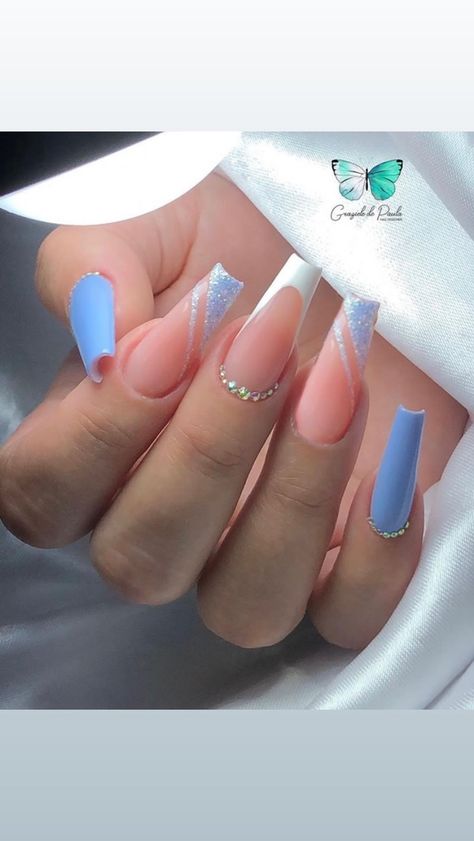 High School Graduation Nails Ideas, Light Blue Baddie Nails, Nails To Go With A Blue Dress, Sorority Rush Nails, Light Blue And White Nails Design, Cute Nail Inspo Simple, Gel Nails Ideas Blue, Royal Blue Nail Designs Ideas, Nails Almond Shape Design