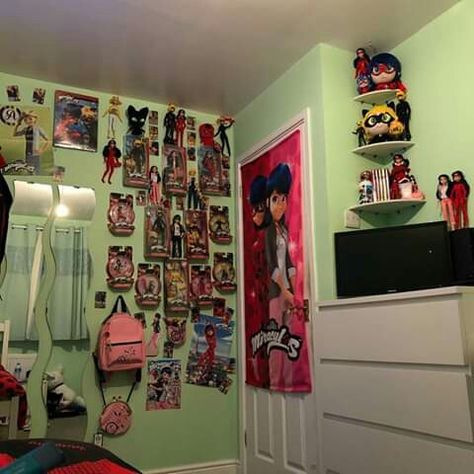 Miraculous Room Decor, Ladybug Bedroom, Miraculous Ladybug Song, Ladybug Room, Miraculous Song, Mlb Miraculous, Miraculous Ladybug Toys, Tikki Y Plagg, Ladybug Crafts