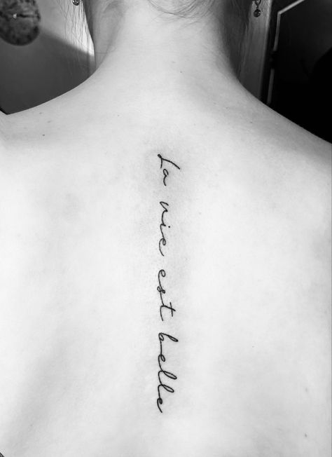 Life is beautiful spine tattoo La Vie En Rose Spine Tattoo, Fine Line Spinal Tattoo, Baddie Spine Tattoo With Meaning, Tattoo Dos, Beloved Tattoo, Belle Tattoo, Spinal Tattoo, Happiness Tattoo, Flower Spine Tattoos