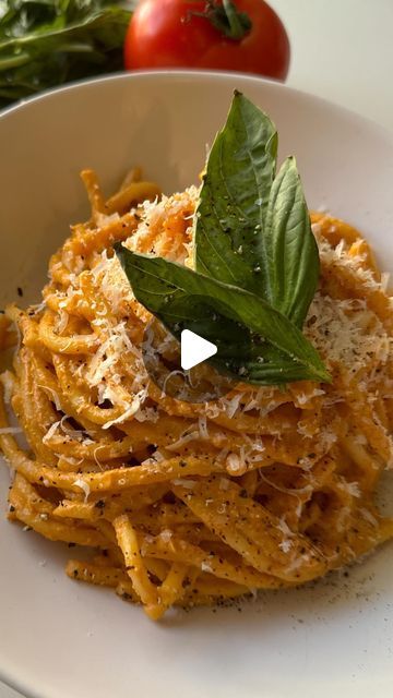 Ben Chelin on Instagram: "Roasted Tomato & Garlic Ricotta Pasta 🔥   Ingredients:  - 450g (1 pound) ripe medium vine tomatoes, halved - 1 whole garlic head  - 45 ml (3 tbsp) olive oil - Salt and pepper, to taste - 225g (8 oz) spaghetti - Pasta cooking water, as needed - 130g (1/2 cup) ricotta cheese - we use @trestellecheese it’s the best bang for buck - Fresh basil leaves, a handful - Grated parmesan cheese, for serving - Additional fresh basil leaves, for serving  Instructions:  1. Set your oven to 200°C (400°F). 2. Arrange the tomato halves in a baking dish. Cut the top off the garlic head to expose the cloves, and place it in the dish with the tomatoes. 3. Drizzle the tomatoes and garlic with olive oil, then season with salt and pepper. Roast in the preheated oven for 20 minutes. After Vine Tomatoes, Ricotta Pasta, Pasta Ingredients, Garlic Head, Roasted Tomato, Spaghetti Pasta, Basil Leaves, Ricotta Cheese, Baking Dish