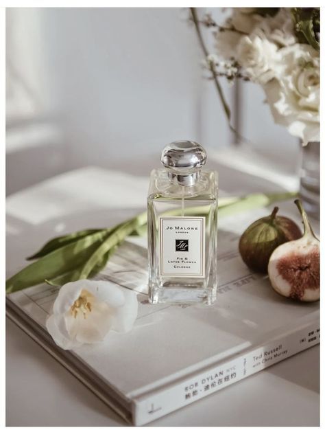 Perfume Lifestyle Photography, Perfume Product Shoot, Jo Malone Aesthetic, Luxury Perfume Packaging, Stills Photography, Jo Malone Perfume, Fragrance Photography, Skincare Products Photography, Perfume Display