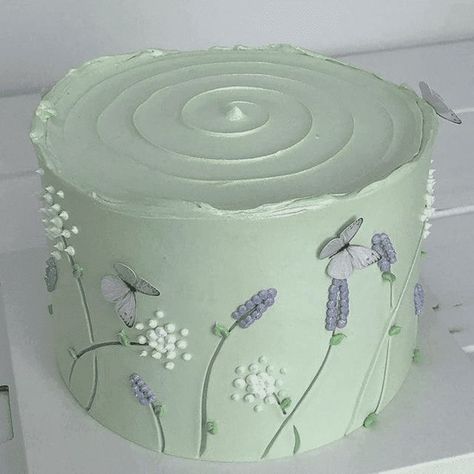 Butterfly Birthday Cake Ideas, Cottagecore Desserts, Green Cake Ideas, Green Cake Design, Butterfly Cake Design, Birthday Cake Green, Aesthetic Pastry, Green Birthday Cake, Butterfly Birthday Cake