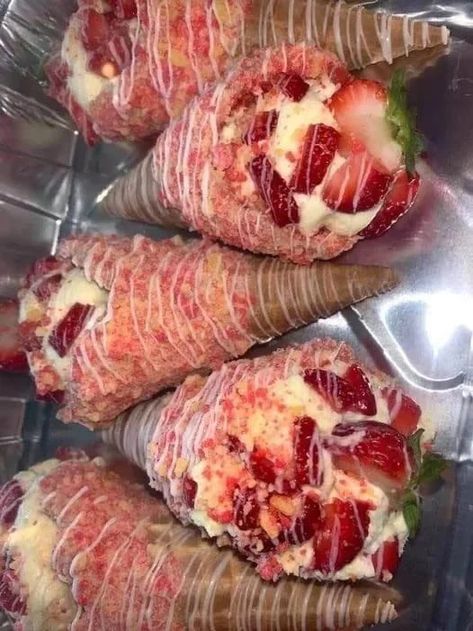 Vegan Strawberry Crunch Cheesecake Cones Crunch Cone, Strawberry Crunch Cheesecake Cones, Cheesecake Cones, Strawberry Crunch Cheesecake, Traditional Cheesecake, Crunch Cheesecake, Strawberry Crunch, Strawberry Delight, Ice Cream Cones