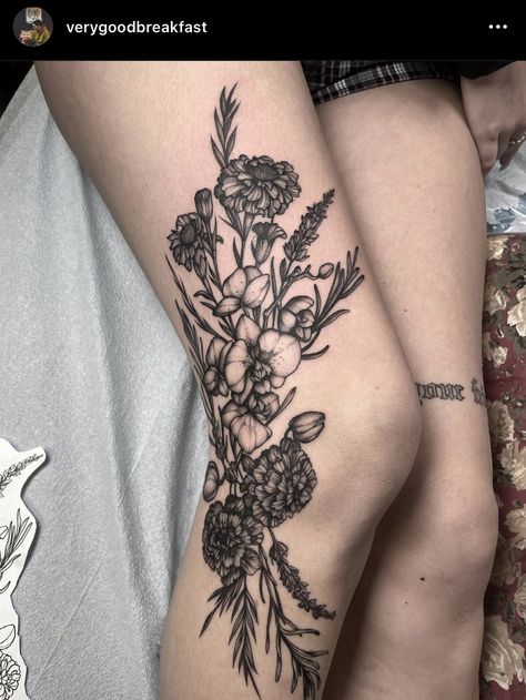 Type Of Flower Tattoo, Leg Pieces Tattoo, Spiderweb Leg Tattoo, Hip Tattoo Floral, Black And White Leg Sleeve, Plant Knee Tattoo, Dark Feminine Tattoos Leg Sleeve, Knee Tattoo Flower, Large Leg Tattoos For Women