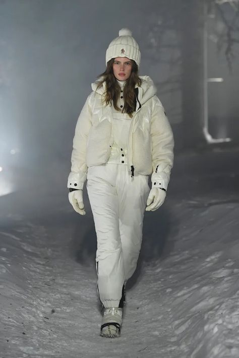 Moncler Grenoble Fall 2024 Ready-to-Wear Runway, Fashion Show & Collection Review [PHOTOS] Moncler Grenoble, Ski Girl, Show Collection, Fashion Show Collection, Fashion Winter, Ski Wear, Fall 2024, Runway Fashion, My Fashion