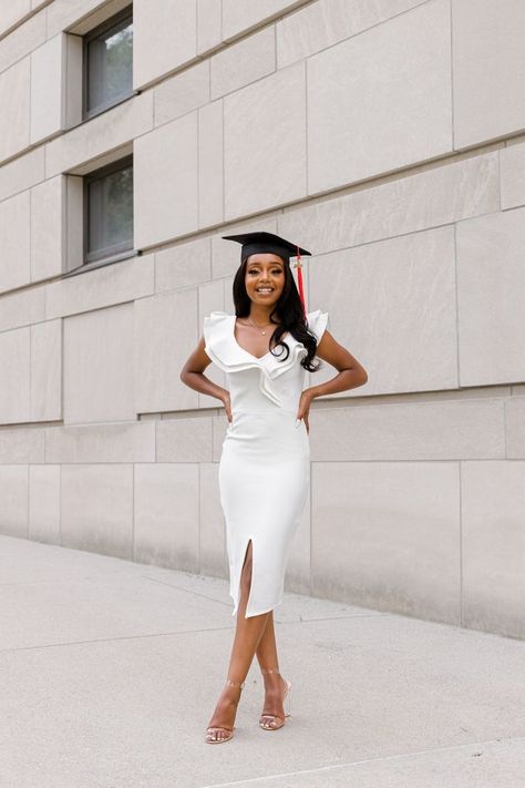 College Graduation Dress Black Women, Dress For Graduation Ceremony, White Graduation Dress College Classy, University Graduation Outfit Dresses, Graduation Preparation, Classy Graduation Outfit, Graduation Dress College Classy, College Grad Dresses, University Graduation Outfit