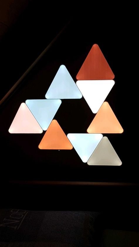 Nanoleaf Design Ideas 9 Panels, Nanoleaf Design Ideas, Nanoleaf Designs, Zimmer Design, Smart Home, Dates, Design Ideas, Abstract Artwork, Pins