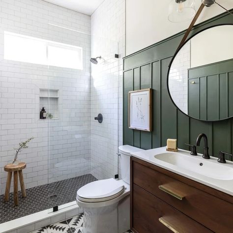 75 Beautiful Bathroom with White Tile and Green Walls Ideas & Designs - December 2023 | Houzz AU Green Bathroom White Subway Tile, Modern Farmhouse Green Bathroom, White Vanity Green Walls Bathroom, Green Feature Tile Bathroom, Green White Bathroom Ideas, Green Wall In Bathroom, White And Green Bathroom Ideas, Dark Green And White Bathroom, Black White Green Bathroom