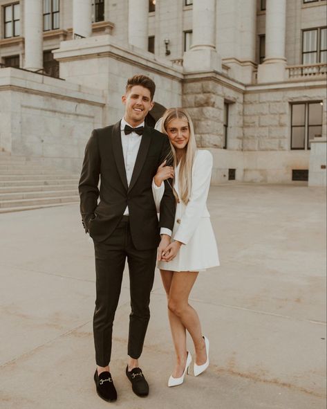 Black And White Outfit Engagement Photos, Elopement Downtown, City Hall Wedding Photos, Classy Engagement Photos, Courthouse Wedding Photos, Courthouse Wedding Dress, Engagement Picture Outfits, Cute Engagement Photos, Couple Engagement Pictures