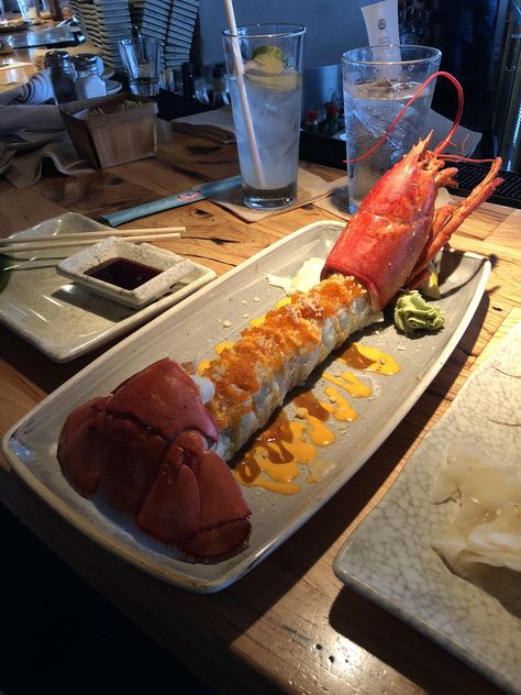 r/food - [I ate] lobster tempura sushi Lobster Tempura, Lobster Sushi, Tempura Sushi, Tempura Roll, Camping Cabins, Sushi Roll, Sushi Recipes, Lobster Roll, Sushi Rolls