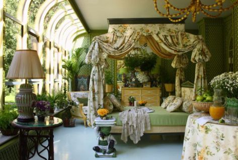 http://eyefordesignlfd.blogspot.com/2013/05/decorate-your-interiors-with-lattice.html Garden Bedroom Ideas, Garden Conservatory, Conservatory Design, Russian Interiors, Garden Bedroom, Interior Modern, Bedroom Themes, Beautiful Bedrooms, Winter Garden