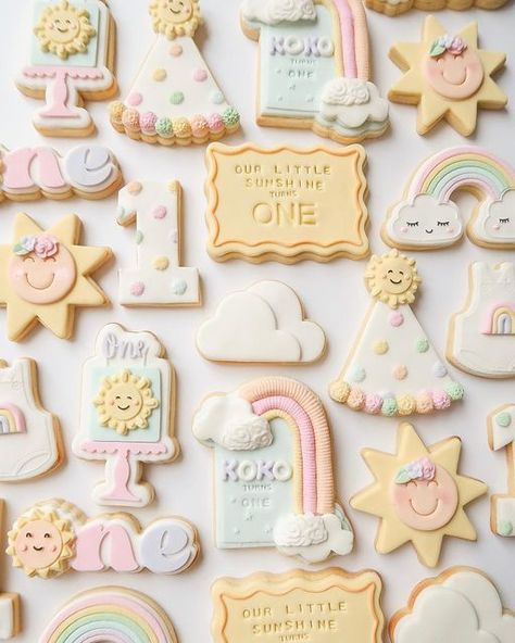 First Birthday Biscuits, Pastel First Birthday Cookies, First Bday Cookies, 1st Birthday Cookies Girl, First Birthday Cookies Girl, Pastel Cookies, Fondant Sugar Cookies, Cookie Embroidery, 1st Birthday Cookies