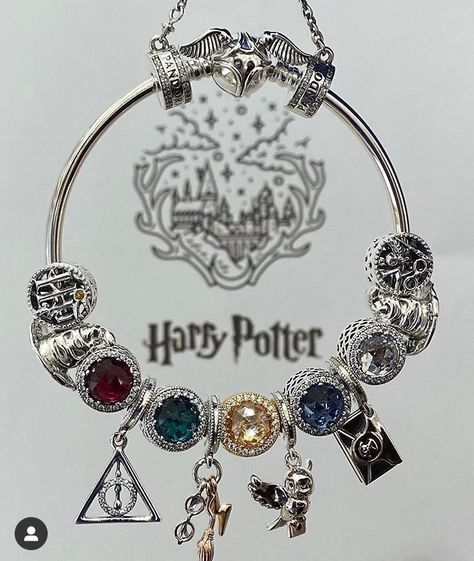 Harry Potter Charm Bracelet, Pandora Harry Potter, Stile Harry Potter, Harry Potter Accessories, Pandora Bracelet Charms Ideas, Harry Potter Charms, Lady In Black, Pandora Bracelet Designs, Birthday Things