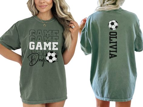 Celebrate your favorite soccer players with our custom soccer game day shirt, personalized with the players name on back. With short sleeves and a classic crewneck, this shirt makes the perfect gift for the soccer mom, dad, aunt, grandma, grandpa, uncle or fan who loves to show their support on game day at the soccer fields. COMFORT COLORS 1717 SHIRT: Unisex 100% US cotton - ethically grown and harvested Pre-Shrunk Fabric Relaxed Fit - Size up for a trendy oversized look Seamless Sides Double Ne Game Day Soccer Shirts, Diy Soccer Mom Shirt Ideas, Soccer Team Tshirt Designs, Cricut Soccer Shirts, Diy Soccer Shirts, Soccer Aunt Shirts, Soccer Mom Shirts Vinyl, Soccer Mom Tshirt Ideas, Soccer Shirt Ideas