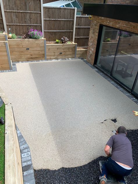 Resin Gravel Patio, Resin Gravel Driveway, Resin Patio Garden Ideas, Resin Back Garden Ideas, Resin Front Garden, Resin Bound Patio, Paving And Gravel Ideas, Resin Patio Ideas, Resin Garden Ideas