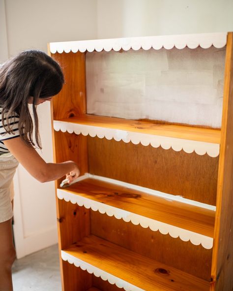 Making Upcycled Scalloped Shelves Cottage Bedroom Shelves, Diy Shelf Makeover, Scallop Edge Furniture, Diy Scalloped Bookshelf, Scallop Bookcase, Diy Scalloped Shelf, Diy Childrens Bookshelf, Shelf Edge Trim Ideas, Diy Kid Bookshelf