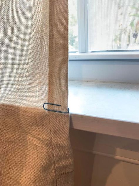 How To Make Cafe Curtains Without Sewing - The Honeycomb Home Curtains Without Sewing, Diy Drapes, Cafe Curtains Kitchen, Curtain Wire, Tea Towels Diy, Half Curtains, Diy Interior Decor, Cafe Curtain, Diy Shorts